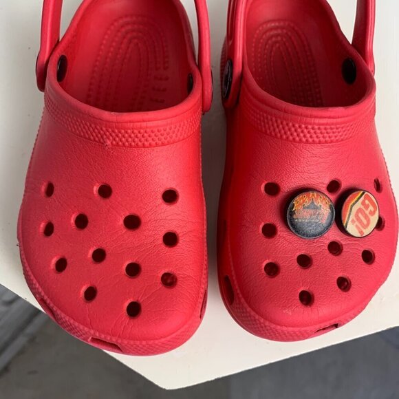 Crocs Classic Clogs Red with Jibbitz NHL Calgary Flames Charms Size 8 9 - Picture 4 of 9